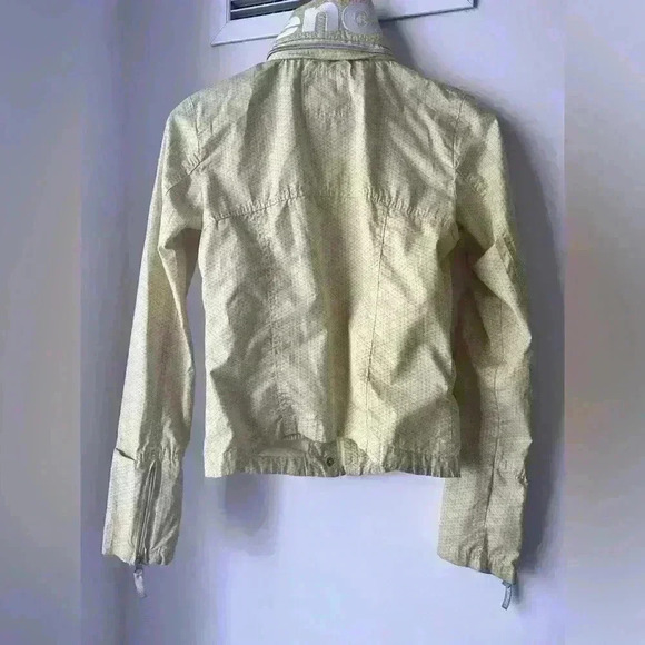 Bench Women’s Yellow Windbreaker Lightweight Camping Hiking Rain Jacket Small - Picture 9 of 13